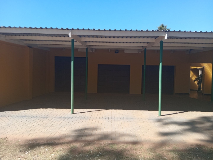 Commercial Property for Sale in Agricultural Holding 400 North West